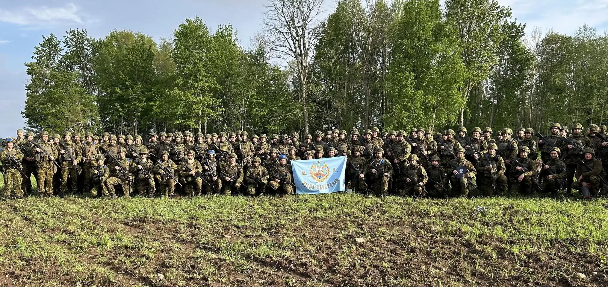 Helme malevkonna liikmed ühispildil